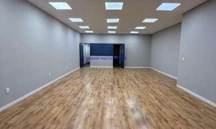 Loja 538m² e 02 banheiros.  Excelente localização, á 1 minuto andando para a estação do metrô São Bento; Entre as Ruas Liber Badaró, Boa Vista
