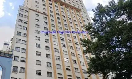 Apartamento 42m², 01 dormitório e 01 banheiro.  Condomínio com portaria e churrasqueira.  Excelente localização á 6 minutos andando para a estação