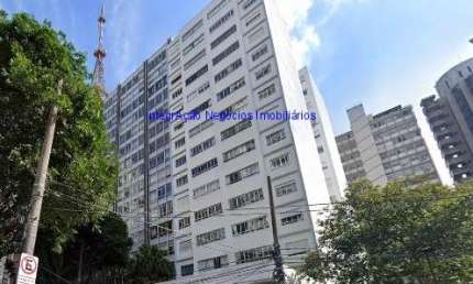 Apartamento 93m², 02 dormitórios, 02 banheiros e 01 vaga na garagem.  Condomínio com portaria e segurança.  Excelente localização, a 8 minutos andando