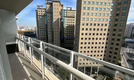 Apartamento 45m², 01 dormitório, 01 banheiro e 01 vaga de garagem.  Condomínio com portaria,  segurança, academia, piscina,  salão de festas