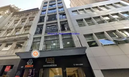 Conjunto comercial  170m² e 02 banheiros.  Condomínio com portaria e segurança.  Excelente localização á 3 minutos andando para a estação do metrô