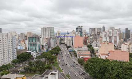 Apartamento 35m², 01 dormitório e 01 banheiro.  Condomínio com portaria, segurança, piscina, academia e salão de festas.  Excelente localização