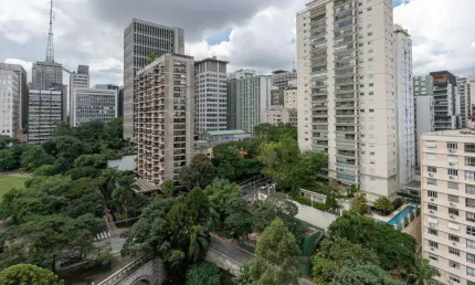 Apartamento 80m², 02 dormitórios (sendo 01 suíte), 02 banheiros e 02 vagas na garagem.   Condomínio com portaria e segurança   Excelente localização