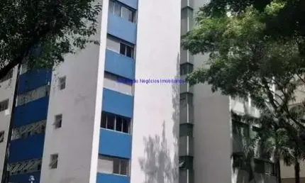 Apartamento 105m², 03 dormitórios (sendo 01 suíte), 02 banheiros e 01 vaga na garagem.  Condomínio com portaria e segurança.  Excelente localização