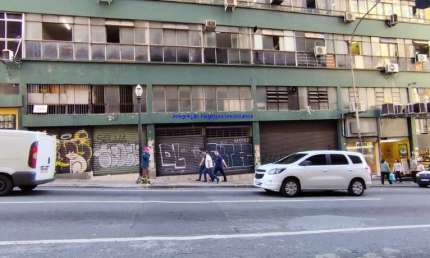 Loja 110m² e 01 banheiro.  Excelente localização á 3 minutos andando para a estação do metrô Sé; Entre as Ruas Roberto Simonsen e Doutor Bitencourt