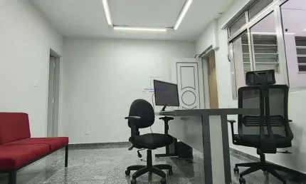 Conjunto comercial 170,37m² e 02 banheiros.  condomínio com portaria e segurança.  excelente localização á 9 minutos andando para a estação do metrô