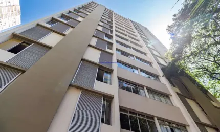 Apartamento 130m², 03 dormitórios (sendo 01suíte), 02 banheiros e 01 vaga de garagem.  Condomínio com portaria, segurança, piscina e academia.