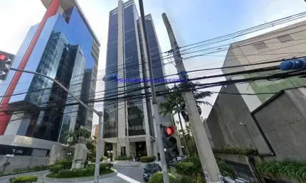 Conjunto Comercial 360m², 04 banheiros e 12 vagas de garagem.  Condomínio com recepção.   Excelente localização entre as Ruas Tabapuã, Brasília