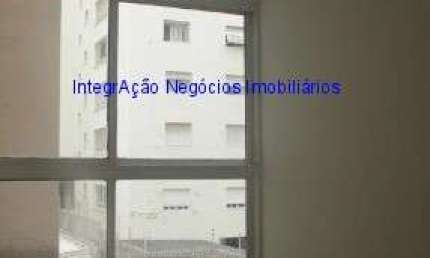 Conjunto comercial 79m²,  04 salas, 01 copa e 02 banheiros.  Condomínio com segurança e recepção.  Excelente localização,  entre as Alamedas  Itu, F