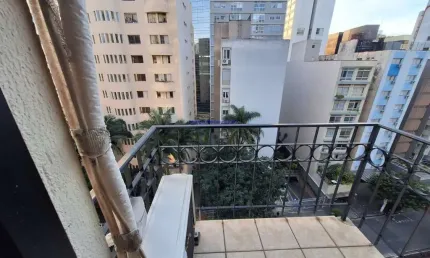 Apartamento 43m², 01 dormitório, 01 banheiro e 01 vaga de garagem.  Condomínio com recepção, segurança, piscina e academia.  Excelente localização