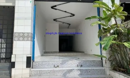 Sobrado Comercial 220m²,  08 salas, 02 banheiros e 02 bagas de garegem.   Excelente localização entre as Alamedas dos Guaiós, dos Ubiatans e Rua Nereu