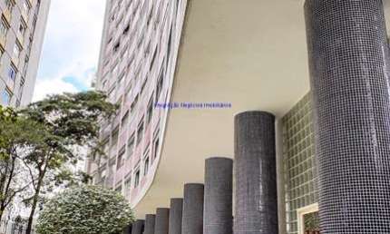 Apartamento  240m², 04 dormitórios (sendo 02 suítes), 03 banheiros e 02 vagas de garagem.   Condomínio com portaria e segurança 24hrs.  Excelente