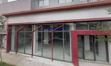 Loja 274,18m², 01 banheiro e 02 vagas de garagem.  Condomínio com  segurança, piscina.
