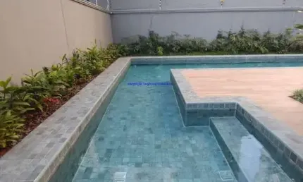 Condomínio com portaria, segurança, piscina, academia, playground e salão de festas.  excelente localização, á 7 minutos andando para a estação