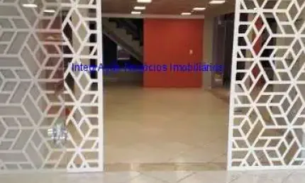 Casa 190m², 07 salas e 02 banheiros.  Excelente localização entre as Avenidas Moaci, Irai e Alameda dos Guaramomis.  Todas as informações aqui anuncia