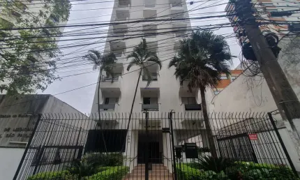 Apartamento studio 25m², 01 dormitório, 01 banheiro e 01 vaga na garagem.  condomínio com portaria e segurança.  excelente localização, á 2 minutos