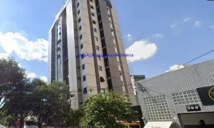Conjunto comercial  210m², 02 banheiros e 06 vagas na garagem.  condomínio com segurança e portaria.  excelente localização, á 6 minutos andando para