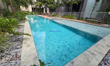 Apartamento studio 37m² e 01 dormitório.  condomínio com portaria, segurança, piscina e academia.  excelente localização