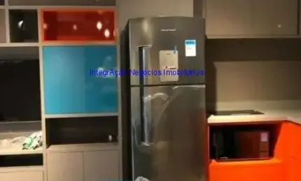 Apartamento studio mobiliado 30m², 01 dormitório, 01 banheiro e 01 vaga de garagem.  condomínio com portaria, segurança, piscina, academia