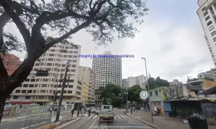 Loja 210m² e 01 banheiro.  excelente localização á 8 minutos andando para a estação do metrô republica; entre as ruas santa efigênia, antônio de godói