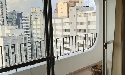 Lindo e amplo apartamento com excelente localização em Perdizes.