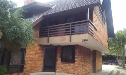 Casa com 3 quartos à venda na Rua Paraíba, 2190, Guaíra, Curitiba por R$ 2.200.000
