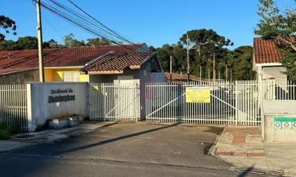 Casa com 2 quartos à venda na Rua Irmã Lucrecia da Rocha, 240, Jardim Montreal, São José dos Pinhais, 70 m2 por R$ 205.000