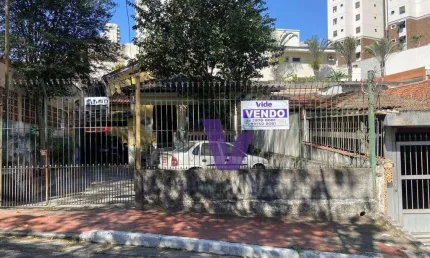 Casa com amplo terreno - oportunidade para construção