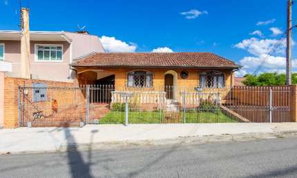CASA RESIDENCIAL COM POTECIAL PARA FAZER TOTALMENTE TERREA