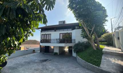 Bela casa com vista panorâmica de Florianópolis no Morro da Cruz
