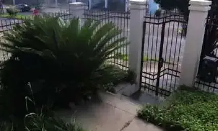 Sobrado Triplex 5 quartos sendo 2 suítes para venda no bairro Jardim Itu-Sabará em Porto Alegre