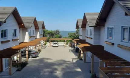 Casa 2 quartos sendo 2 suítes para venda no bairro varzea grande em gramado