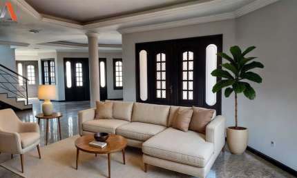 CASA DE 2 PAVIMENTOS EM CONDOMÍNIO FECHADO! ÁREA DE 510M². 02 VAGAS DE GARAGEM.