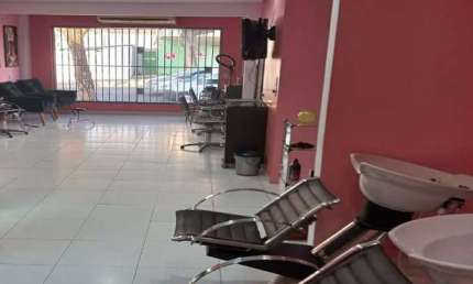 PONTO COMERCIAL NA  TV. 9 DE JANEIRO. ÁREA TOTAL DE 230M². 03 VAGAS DE GARAGEM