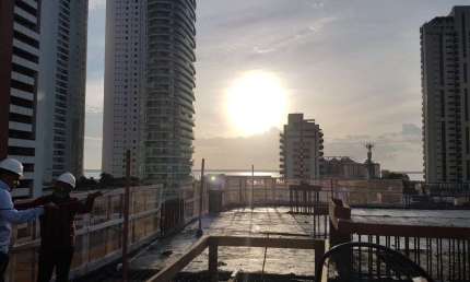 Apartamento no Ed. Torre Ferrara - 4 suítes, 3 vagas