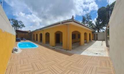 CASA MOBILIADA NA PRAIA DO ARIRAMBA EM MOSQUEIRO! ÁREA PRIVATIVA DE 230M². ÁREA TOTAL DE 468M². 5 VAGAS DE GARAGEM.