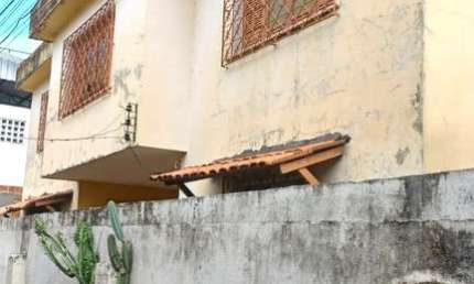 CASA DE 2 PAVIMENTOS EM VILA FECHADA! ÁREA TOTAL DE 117M² NASCENTE.