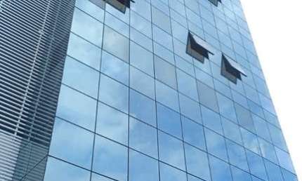 SALA COMERCIAL COM BANHEIRO PRIVATIVO! ÁREA PRIVATIVA DE 33M². O1 VAGA DE GARAGEM ROTATIVA.