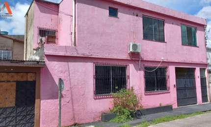 CASA DE 2 PAVIMENTOS COM 7 QUARTOS SENDO 2 SUÍTES! ÁREA PRIVATIVA DE 254M². 01 VAGA DE GARAGEM.