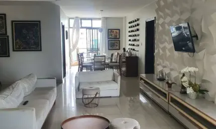 APARTAMENTO COM 4 SUÍTES NO BAIRRO DE BATISTA CAMPOS! ÁREA PRIVATIVA DE 270M². 02 VAGAS DE GARAGEM. NASCENTE.