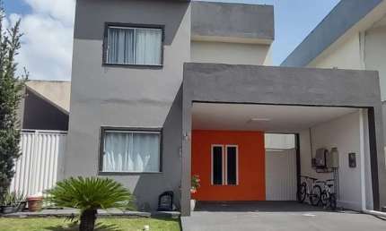 CASA DE 2 PAVIMENTOS EM CONDOMÍNIO FECHADO COM 5 QUARTOS SENDO 4 SUÍTES! ÁREA PRIVATIVA DE 250M². 01 VAGA DE GARAGEM. NASCENTE.