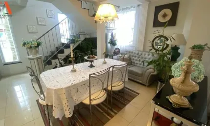 -COP 30 - CASA DE 2 PAVIMENTOS COM 4 SUÍTES NO CONDOMÍNIO GREENVILLE 2! -ÁREA PRIVATIVA DE 560M². -02 VAGAS DE GARAGEM.