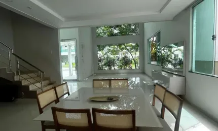 -COP 30 - CASA DE 2 PAVIMENTOS COM 4 SUÍTES NO CONDOMÍNIO MONTENEGRO BOULEVARD! -ÁREA PRIVATIVA DE 700M². -02 VAGAS DE GARAGEM.