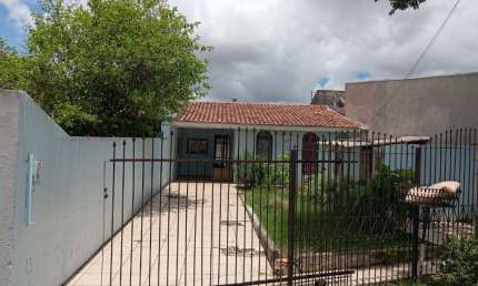 Casa Térrea com Edícula - 3 quartos, 2 vagas- Uberaba