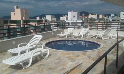 Apartamento no centrinho de Canasvieiras menos de 100 metros da praia ! 02 dormitórios