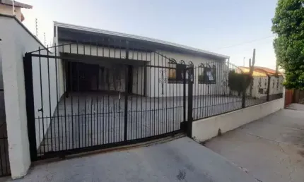 Casa com 3 dormitórios para alugar, 180 m² por R$ 2.300,00/mês - Santa Mônica - Londrina/PR