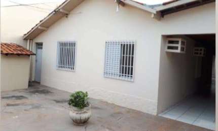 Casa para Venda em Cuiabá, Jardim Gramado, 3 dormitórios, 2 banheiros, 4 vagas