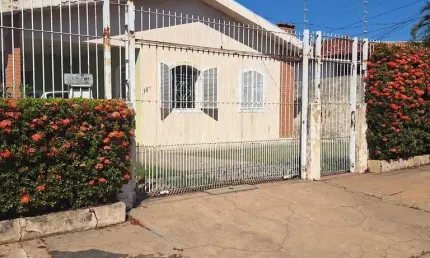 Casa para Venda em Cuiabá, Boa Esperança, 4 dormitórios, 1 suíte, 3 banheiros, 1 vaga