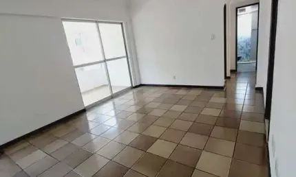 AP. ÓTIMO COM LOCALIZAÇÃO PRIVILEGIADA, UMA SUITE, INFRA ESTRUTURA, 02 GARGEM COBERTA