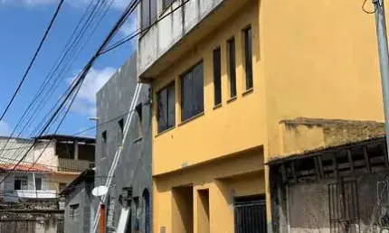 CASA DUPLEX, NASCCENTE, OITO DORMITÓRIOS, PISCINA, GARAGEM PARA DOIS VEICULOS SÓ Á VISTA